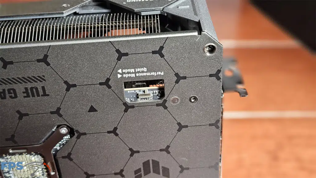 ASUS TUF Gaming Radeon RX 7900 GRE OC Edition: BIOS switch