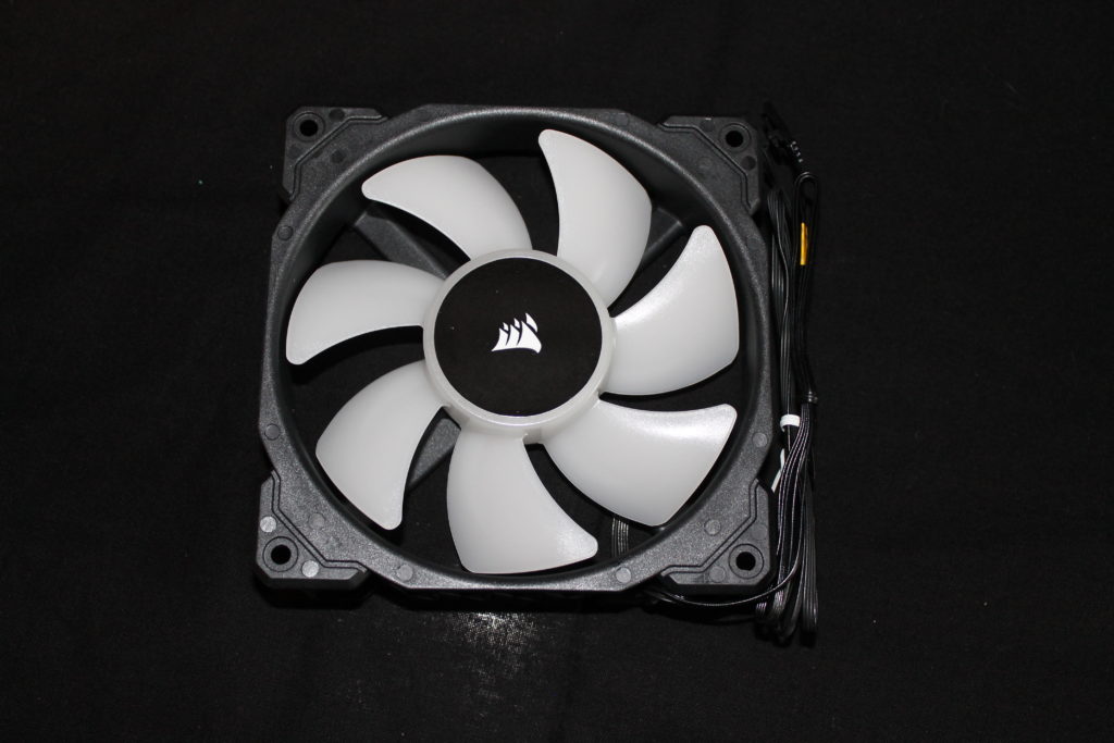 Corsair iCUE H100i ELITE CAPELLIX Fan Front