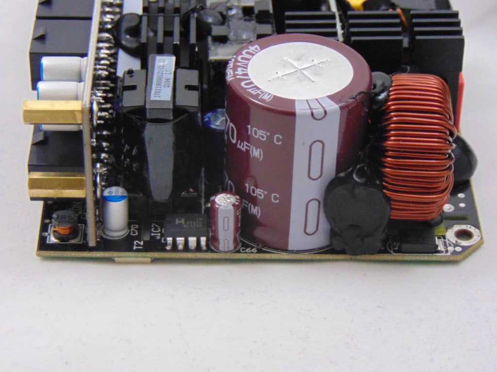 Lian Li SP750 Closeup of Capacitors Inside Power Supply