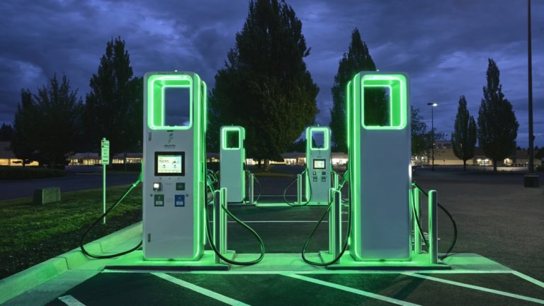 U.S. Proposes Electric Vehicle Charging Stations Every 50 Miles on Federal Highways