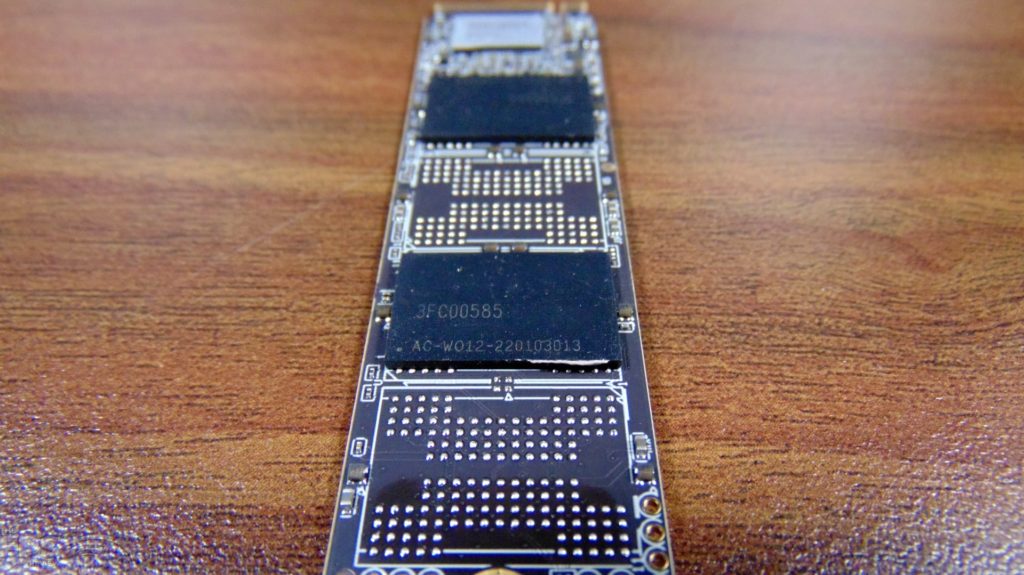Patriot Viper VPR400 RGB 1TB Gen4x4 M.2 SSD Disassembled Closeup of Nand Flash