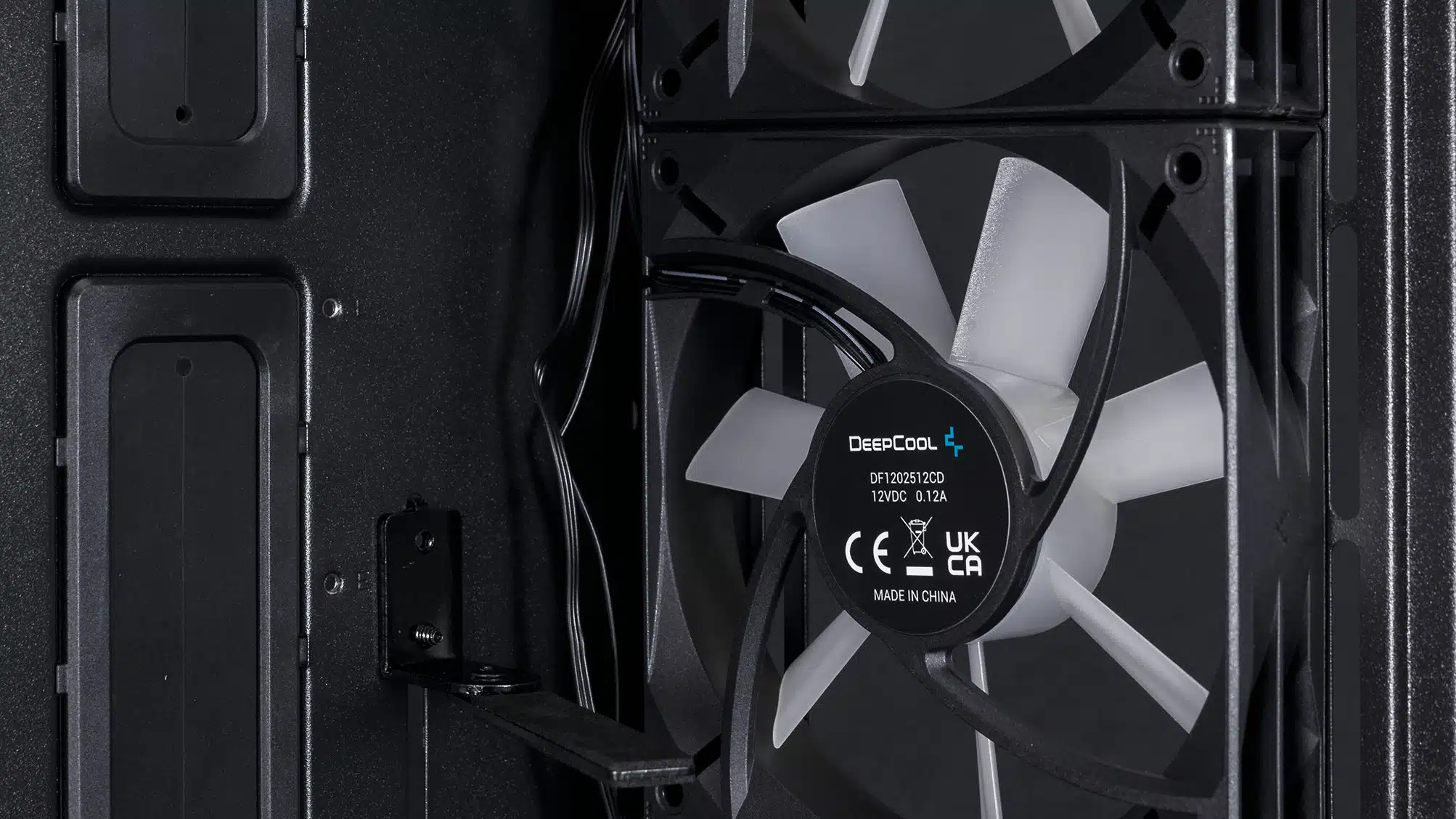 DeepCool CK560 WH Case front fans