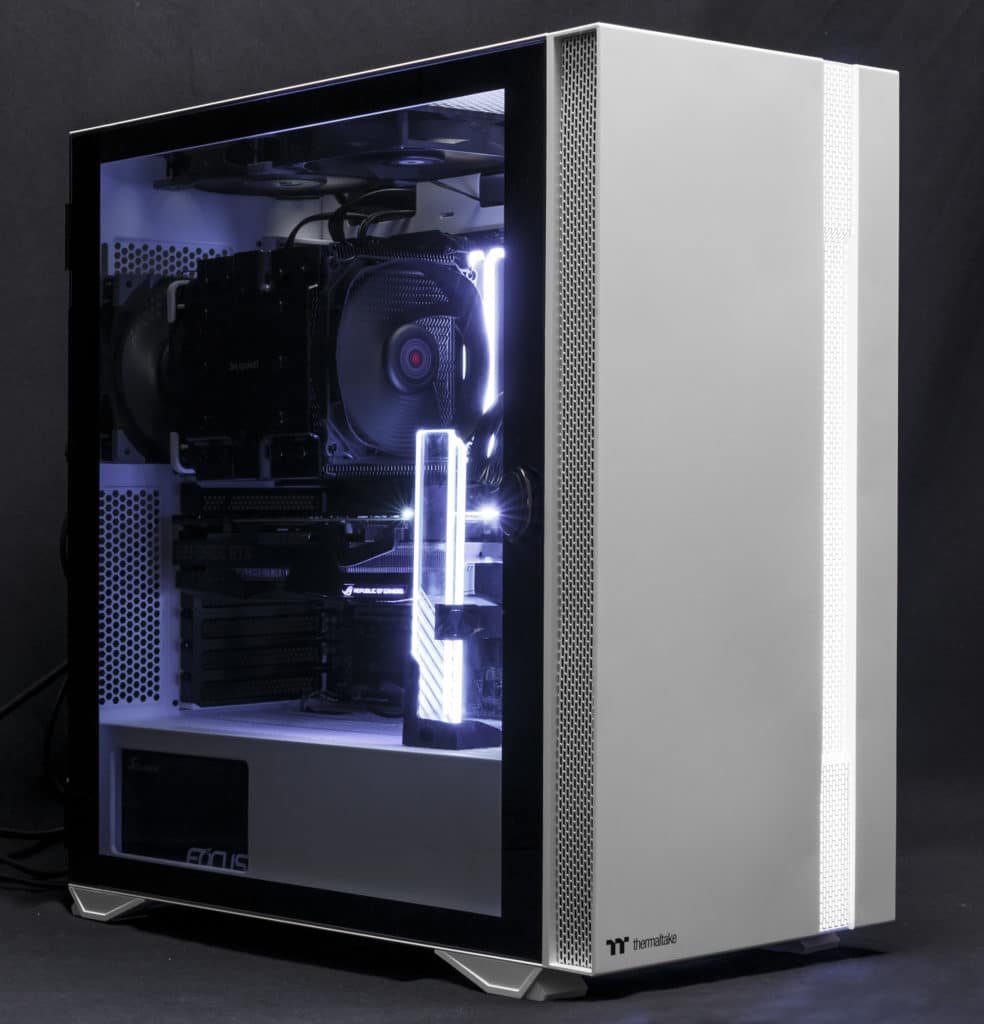 Thermaltake H700 TG Snow Edition built up front right
