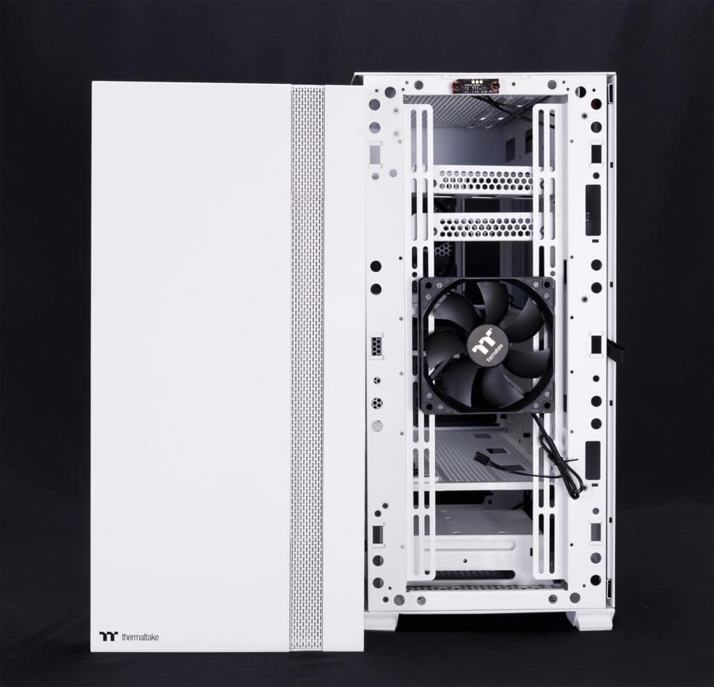 Thermaltake H700 TG Snow Edition front with front panel removed