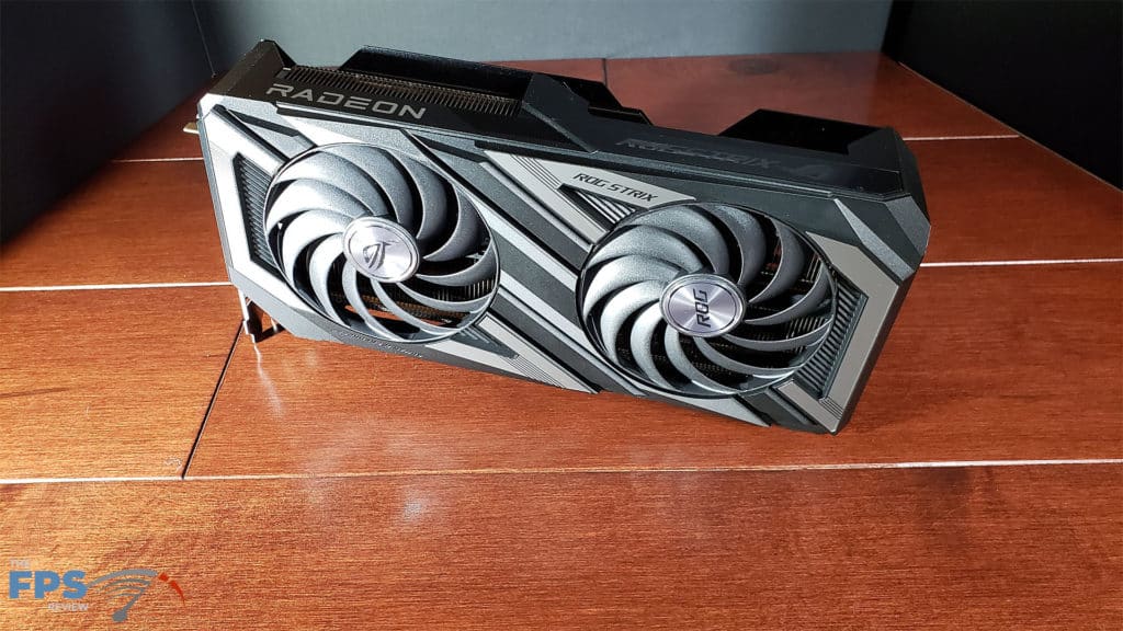 ASUS ROG Strix Radeon RX 7600 OC Edition: card front standing