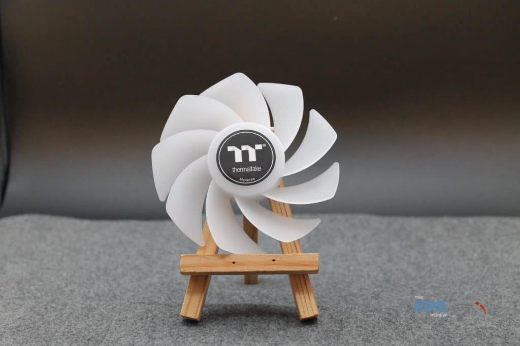 Thermaltake SWAFAN EX12 RGB reverse airflow fan blade