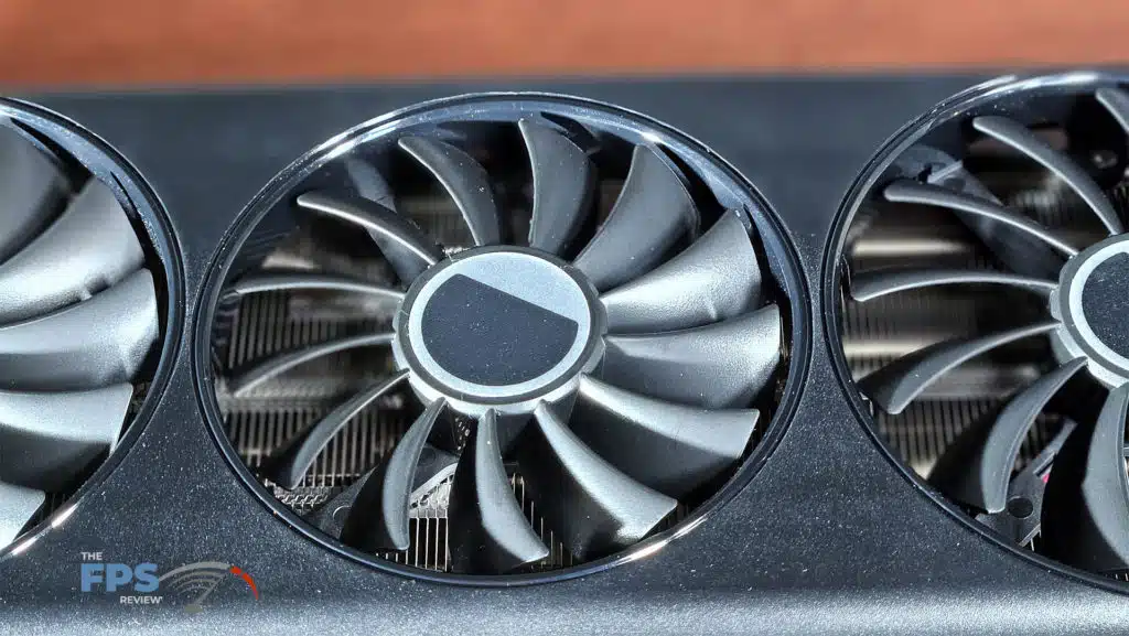 XFX SPEEDSTER QICK 319 Radeon RX 7700 XT Black fan closeup