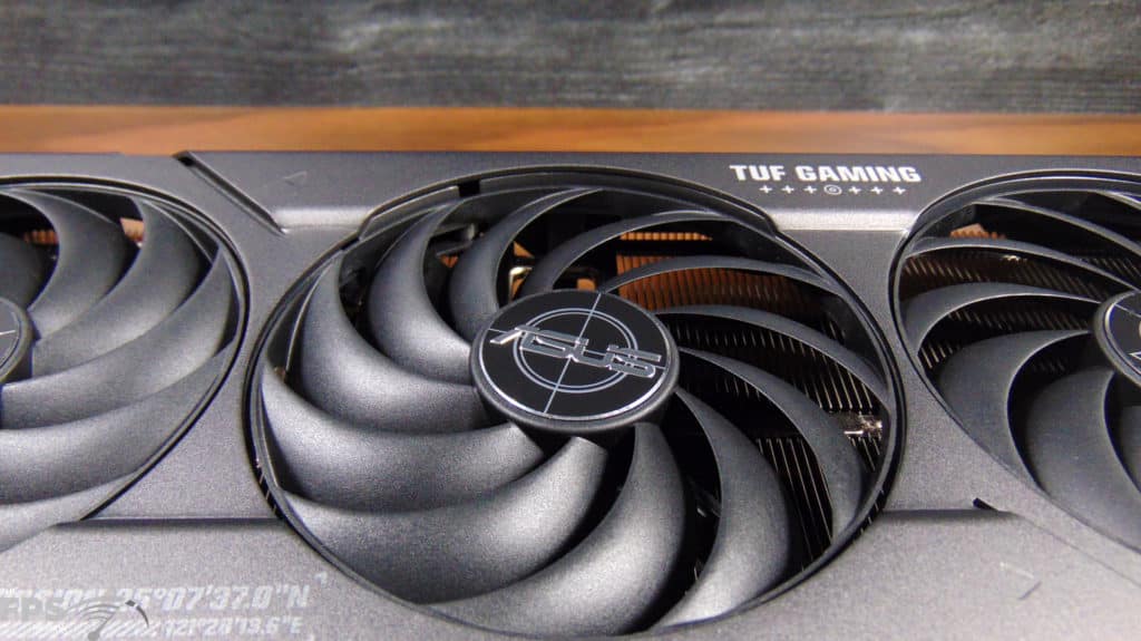 ASUS TUF Gaming Radeon RX 7800 XT OC Edition Middle Fan