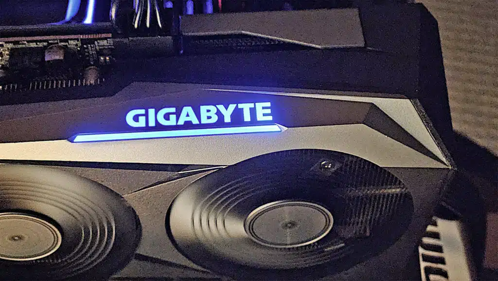 GIGABYTE Radeon RX 7600 GAMING OC: LED logo