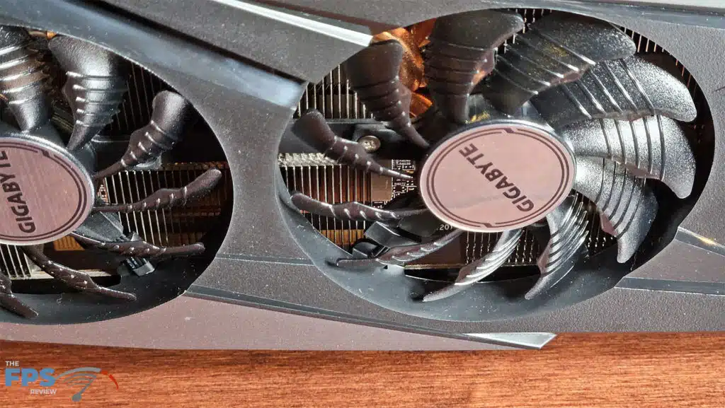 GIGABYTE Radeon RX 7600 GAMING OC: fans close