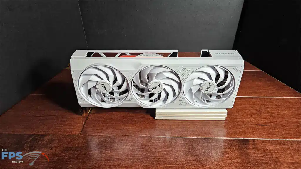 SAPPHIRE PURE Radeon RX 7700 XT GAMING OC: card standing