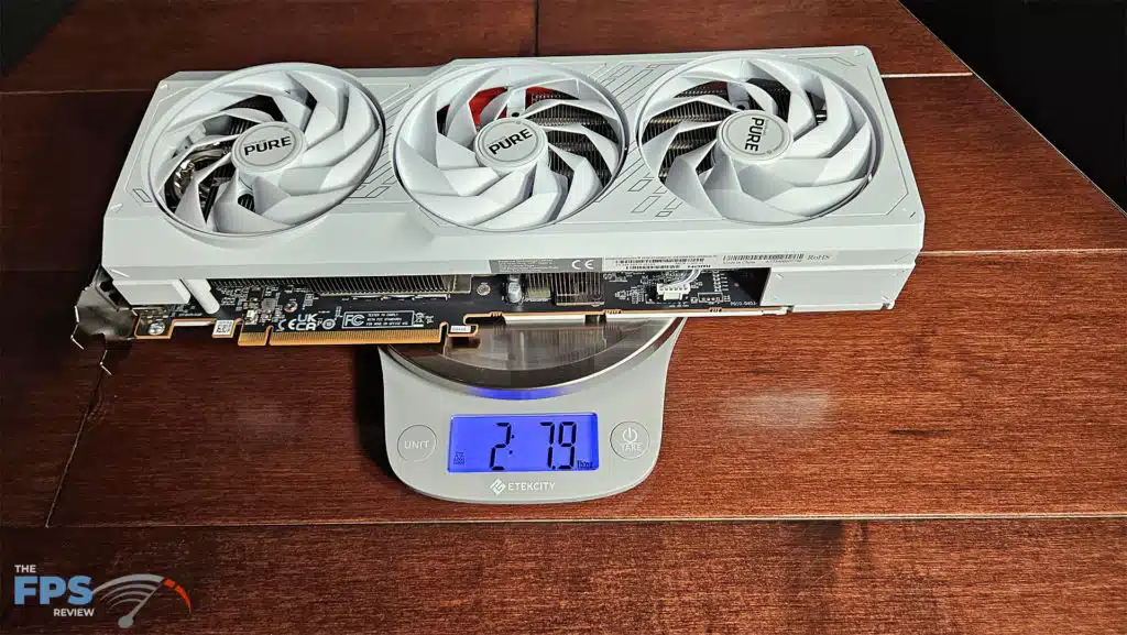 SAPPHIRE PURE Radeon RX 7700 XT GAMING OC: card weight