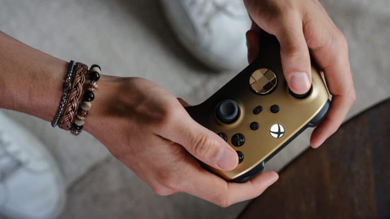 Microsoft Brings the Artificial Bling with Xbox Wireless Controller – Gold Shadow Special Edition