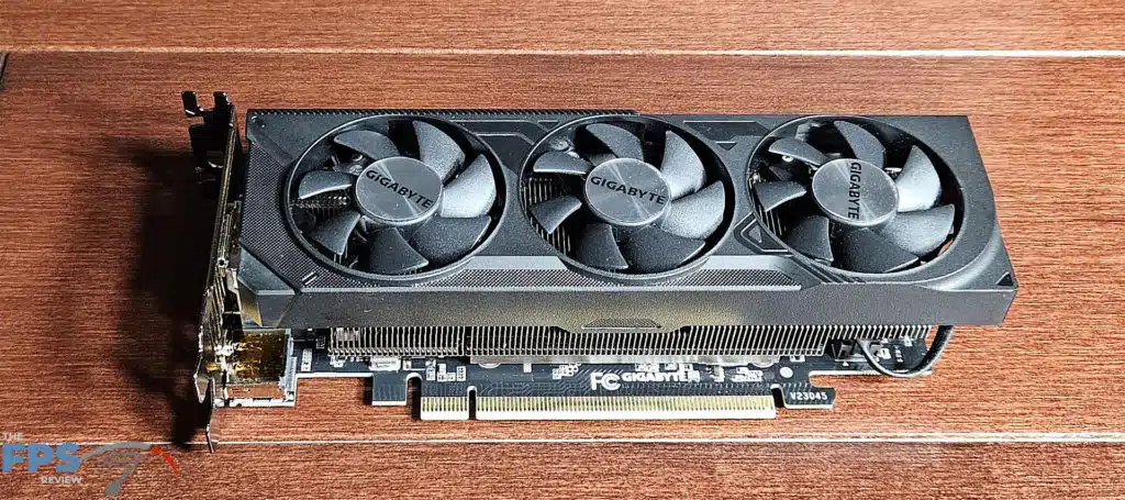 GIGABYTE GeForce RTX 4060 OC Low Profile: card above