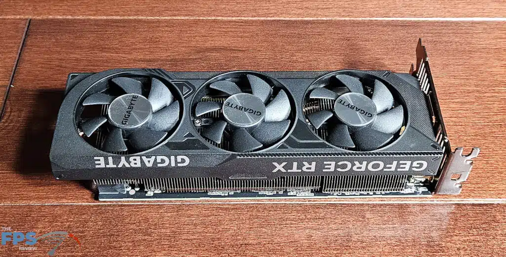 GIGABYTE GeForce RTX 4060 OC Low Profile: fans far