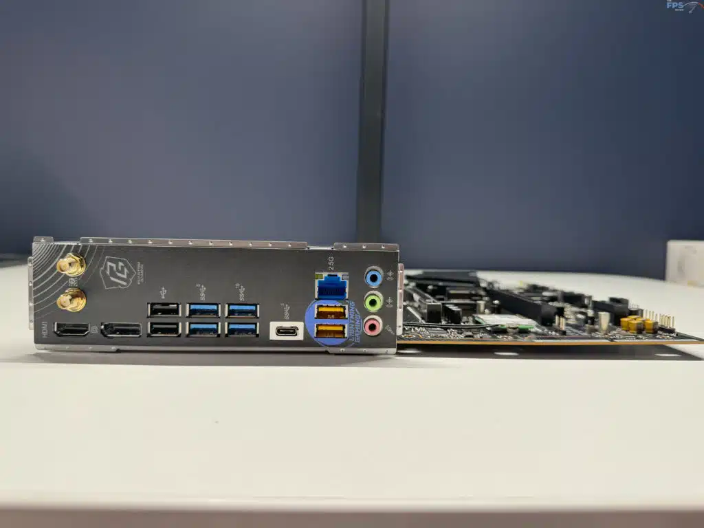 ASRock Phantom Gaming Z790 RIPTIDE WIFI IO Side view