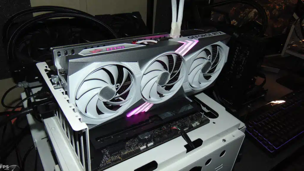 MSI GeForce RTX 4070 Ti SUPER GAMING X TRIO WHITE Installed RGB