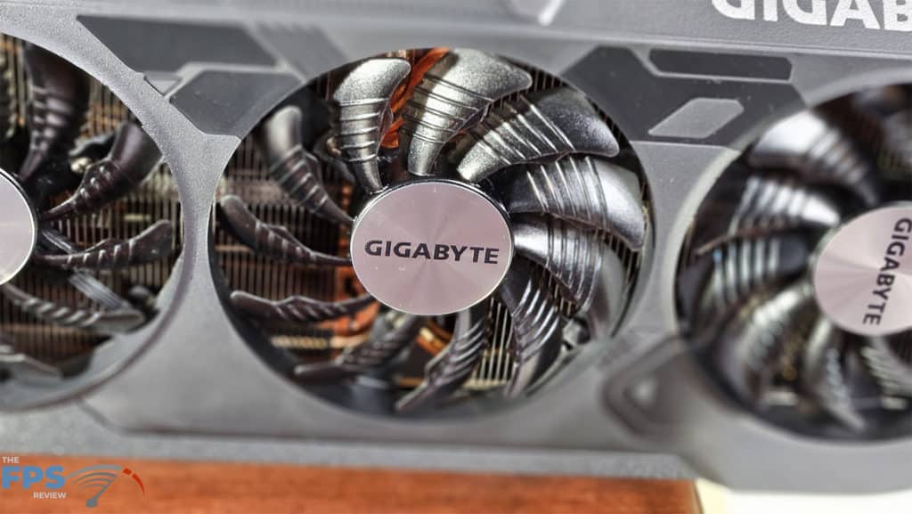 GIGABYTE GeForce RTX 4070 Ti SUPER WINDFORCE OC 16GB: fan close