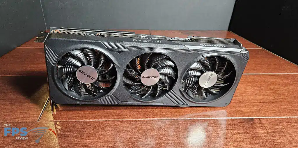 GIGABYTE Radeon RX 7600 XT Gaming OC: card standing