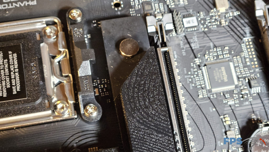 ASRock Phantom Gaming X870 RIPTIDE WiFi:  M.2 primary heatsink latch