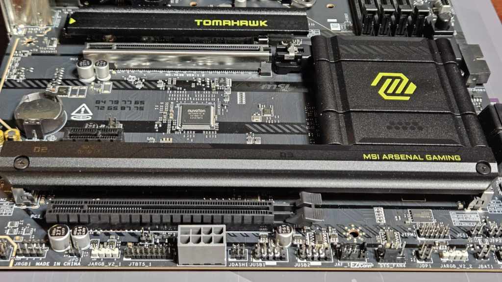 MSI MAG B860 TOMAHAWK WiFi : board bottom row connectors