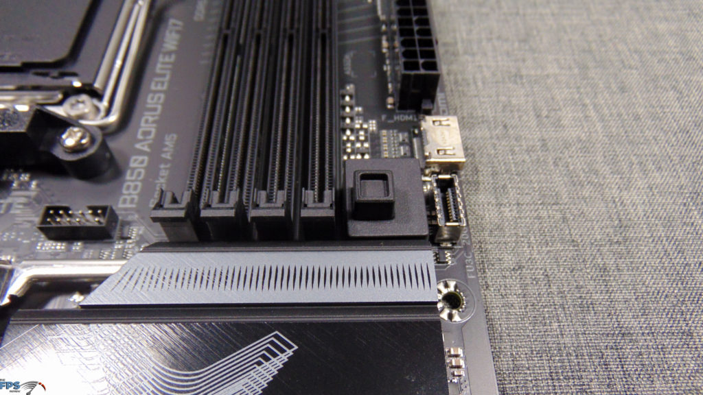 GIGABYTE B850 AORUS ELITE WIFI7 primary x16 GPU slot quick release