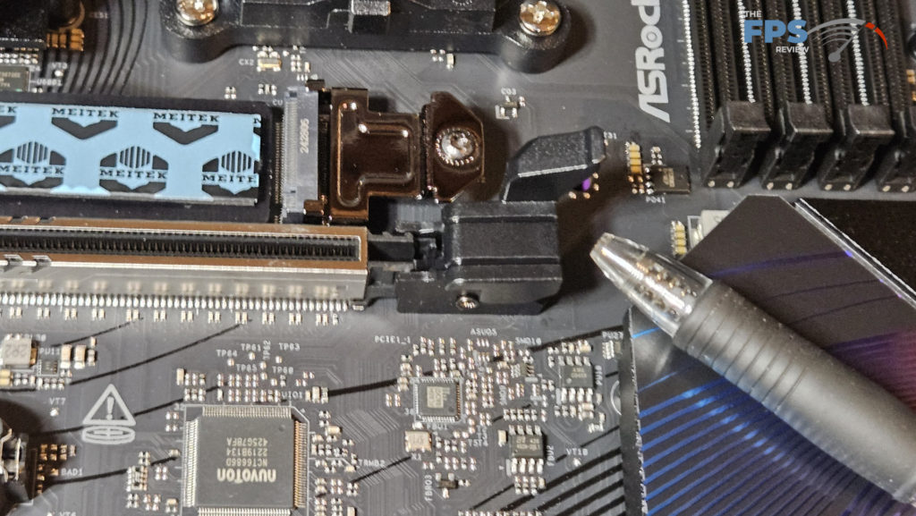 ASRock Phantom Gaming B850 RIPTIDE WiFi motherboard: graphic card LITE latch