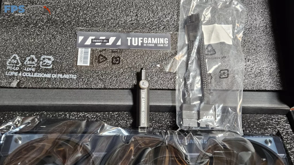 ASUS GeForce RTX 5070 TUF GAMING OC Edition : accessories