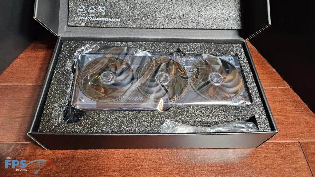 ASUS GeForce RTX 5070 TUF GAMING OC Edition : box open