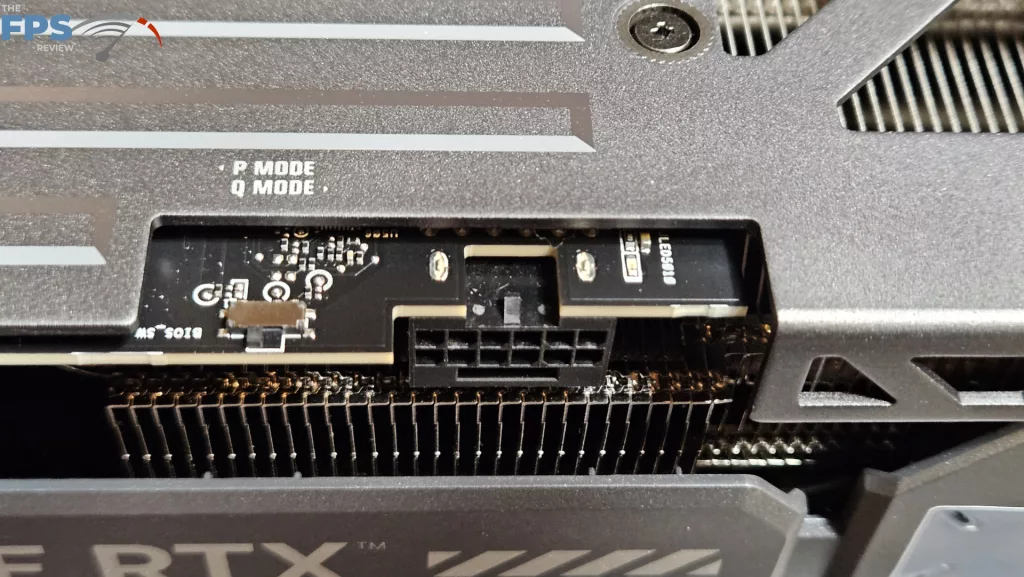 ASUS GeForce RTX 5070 TUF GAMING OC Edition : power and BIOS switch