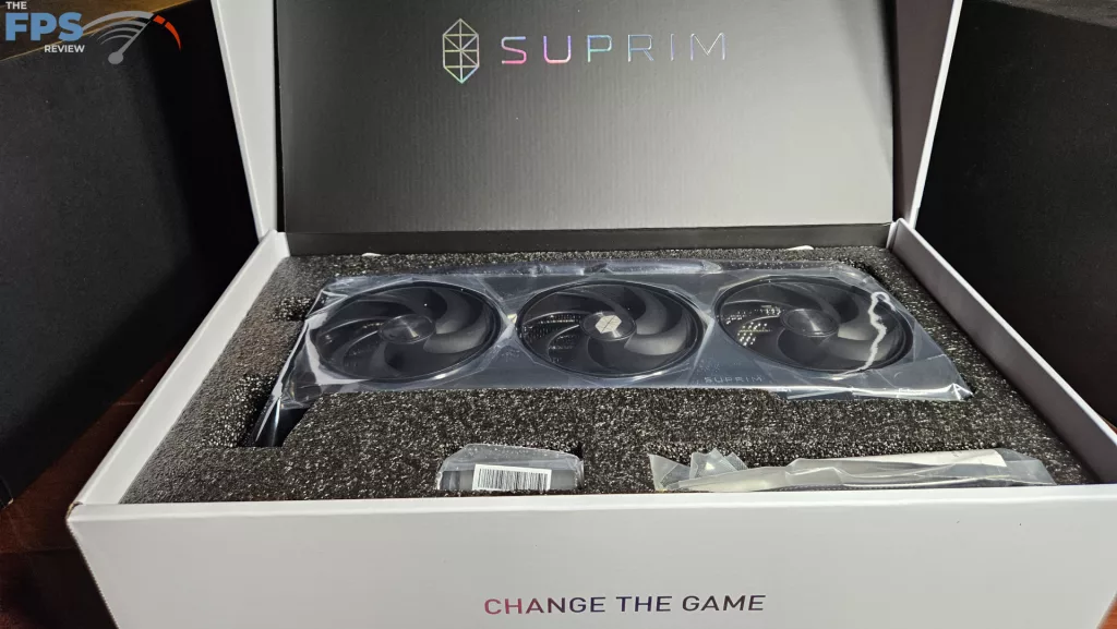 MSI GeForce RTX 5090 32G SUPRIM SOC: card in box