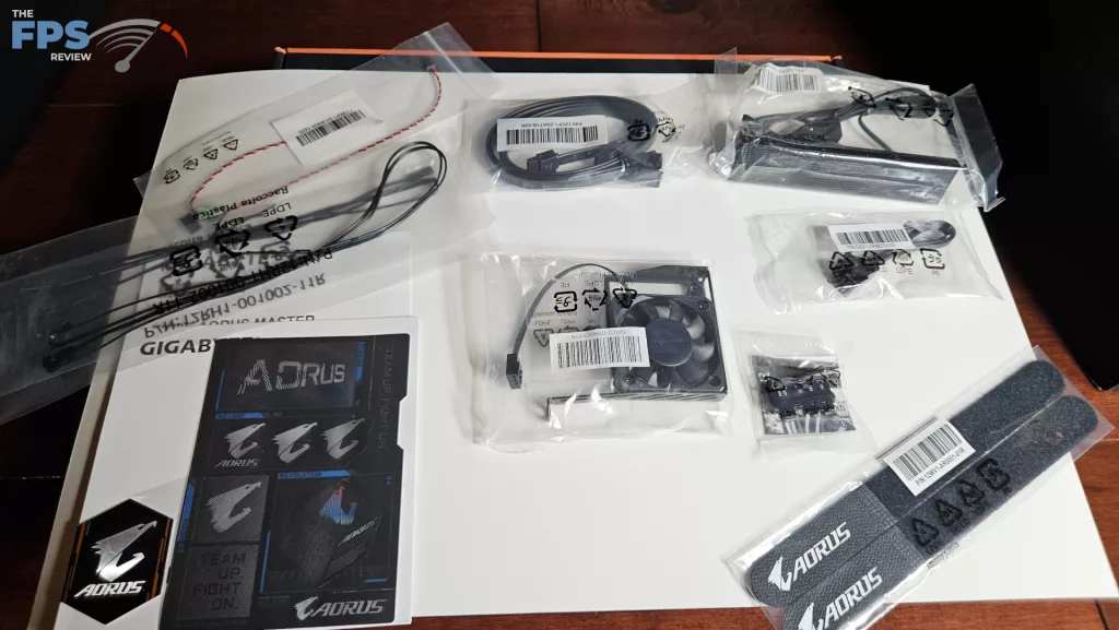 GIGABYTE X870E AORUS MASTER: accessories