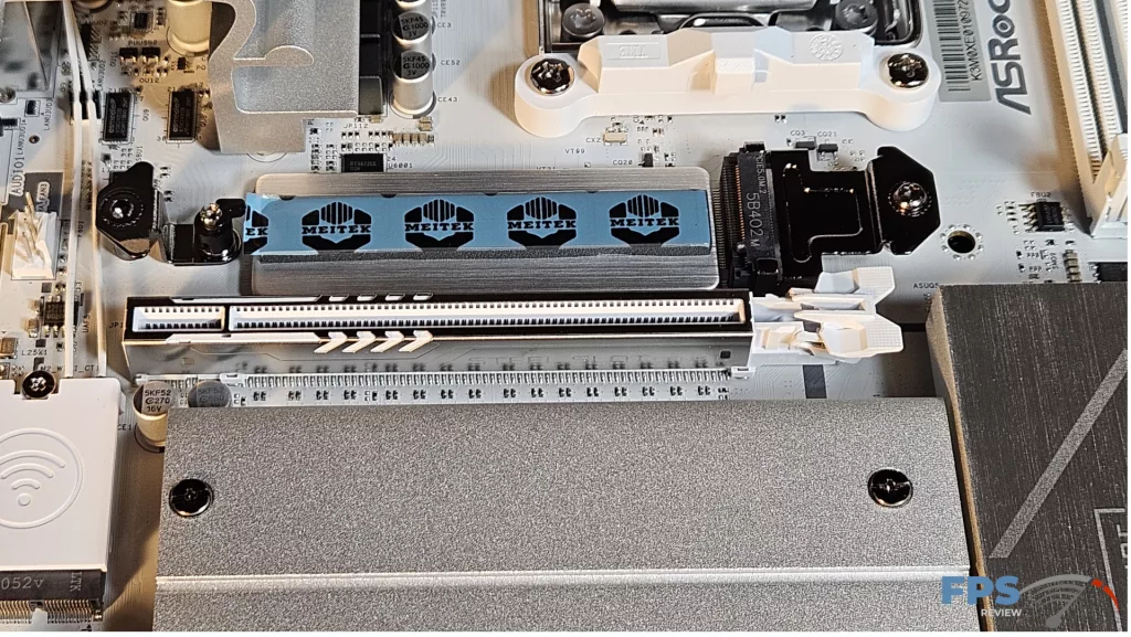 ASRock X870 CHALLENGER WiFi White motherboard: primary slots